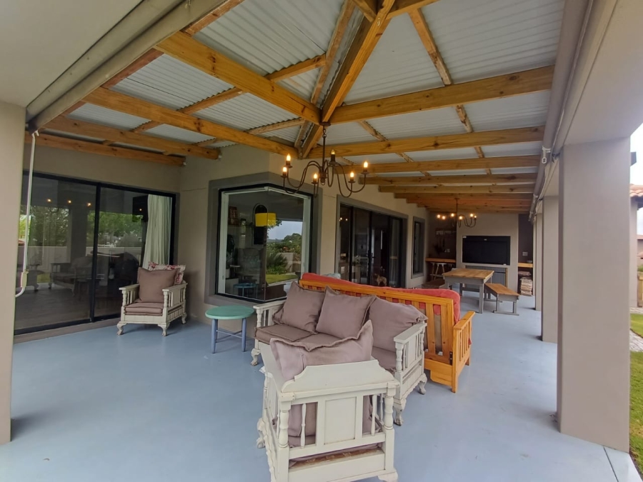 To Let 4 Bedroom Property for Rent in The Hill Western Cape